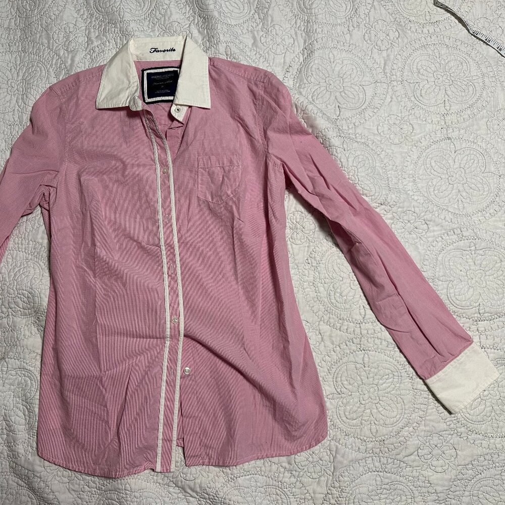 American Eagle Outfitters Vintage "Favorite Shirt" in Pink and White Size 8